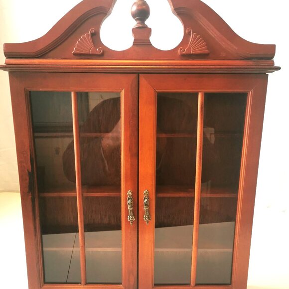1960s Solid Wood Curio Cabinet w/ Teardrop Brass Pull AND 8 Vintage Knick-Knacks - Picture 5 of 13